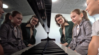 "Kultūrdeva" dodas uz klavierapmācību