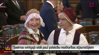 Saeimas deputāti svinīgajā sēdē pauž pateicību neatkarības atjaunotājiem