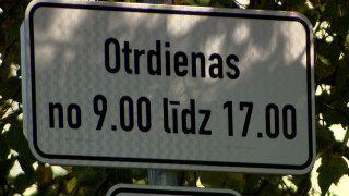 Kādas izmaiņas auto novietošanas paradumos gaida rīdziniekus 20 ielās?