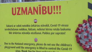 Vai bērnu rotaļu laukumi pēkšņi slēgti visā Latvijā, vai tikai Mežaparkā?