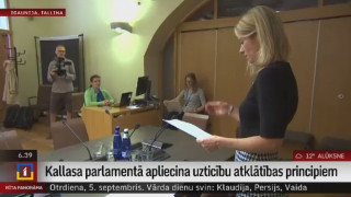 Kallasa parlamentā apliecina uzticību atklātības principiem