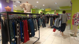 Vai daudzie lietoto apģērbu veikali dara kaunu Latvijai?