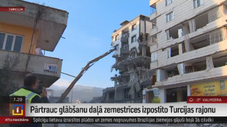 Pārtrauc glābšanu daļā zemestrīces izpostīto Turcijas rajonu