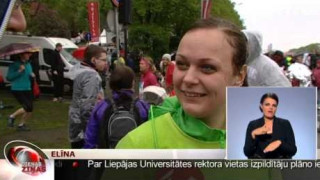 Rīgas maratons pulcē tūkstošiem skrējēju