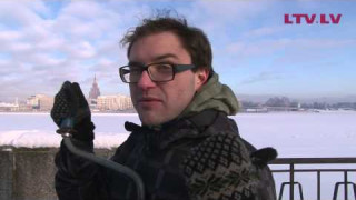Video: Daugavas ledū divi ielūzušie; mērām, cik biezs un drošs ir ledus