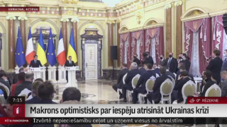 Makrons optimistisks par iespēju atrisināt Ukrainas krīzi