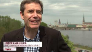 Rīgā ieradies BBC režisors Pīters Maniura