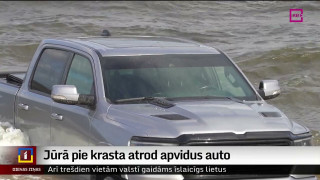 Carnikavas pludmalē jūrā atrod apvidus auto