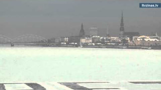 Bez komentāriem: Uz Daugavas ledus izveidots uzraksts «PRET»