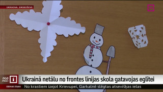 Ukrainā netālu no frontes līnijas skola gatavojas eglītei