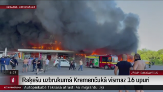 Raķešu uzbrukumā Kremenčukā vismaz 16 upuri