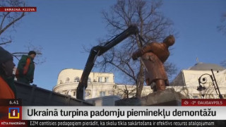 Ukrainā turpina padomju pieminekļu demontāžu