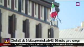 Zibakcijā pie Brīvības pieminekļa izklāj 30 metru garu karogu