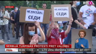 Serbijā turpinās protesti pret valdību