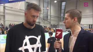 Latvijas Basketbola līgas finālsērijas 5. spēle «VEF Rīga» - BK «Ventspils». Intervija ar Žani Peineru puslaika pārtraukumā