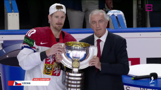 Pasaules hokeja čempionāta spēle Šveice - Čehija. Čempionu kausu saņem Čehijas izlase