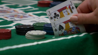 Spēļu zāles slēgtas. Vair ir sarucis no azartspēlēm atkarīgo skaits?