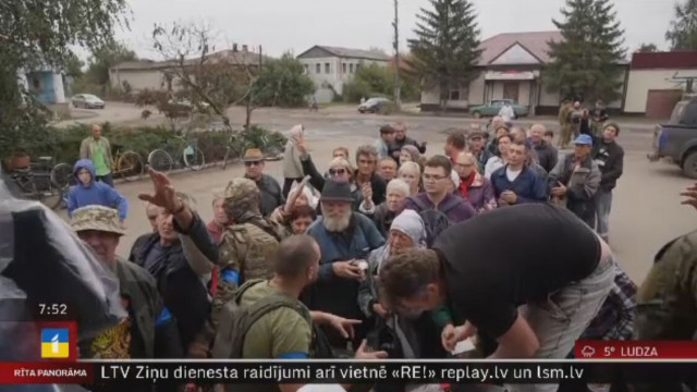 Ukrainas atbrīvotajā Izjumā saņem humāno palīdzību