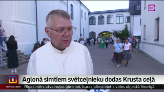 Aglonā simtiem svētceļnieku dodas Krusta ceļā