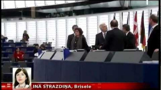 Arī Eiropas Parlamentā noris kaislības ap refrendumu Latvijā