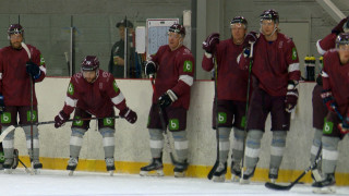Latvijas hokeja izlase aizvadījusi pirmo treniņu