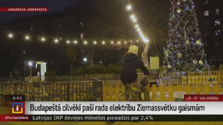 Budapeštā cilvēki paši rada elektrību Ziemassvētku gaismām