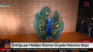 Intriga par Heidijas Klūmas šā gada Halovīna tērpu