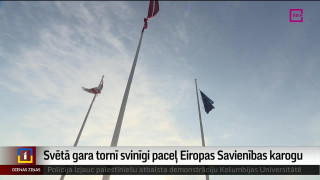 Svētā gara tornī svinīgi paceļ Eiropas Savienības karogu