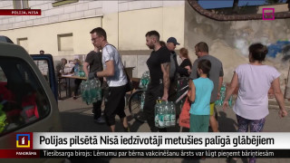 Polijā cīņa ar plūdiem nerimst. Polijas pilsētā Nisā iedzīvotāji metušies palīgā glābējiem