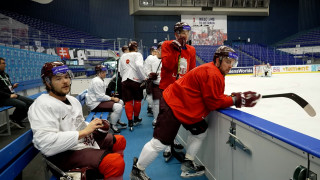 Latvijas hokeja izlase gatavojas vakarā gaidāmajai spēlei ar Slovākiju