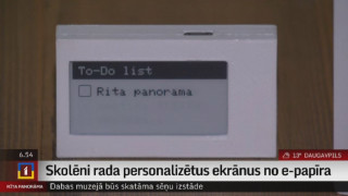 Skolēni rada personalizētus ekrānus no e-papīra