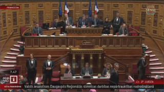 Francijas parlaments apstiprina pretrunīgo migrācijas likumu