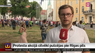 Protesta akcijā cilvēki pulcējas pie Rīgas pils