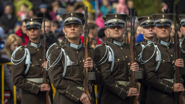 Latvijas Republikas proklamēšanas 104. gadadiena. Nacionālo bruņoto spēku parāde 11. novembra krastmalā. Tiešraide