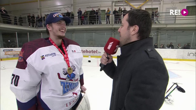 Hokeja čempionāta fināla 4.spēle «Olimp/Venta 2002» - «Zemgale/LLU». Intervija ar Ēriku Vītolu