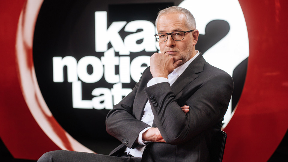 Latvijas Televīzijā šovakar ar jaunu sezonu atgriežas Jāņa Dombura raidījums “Kas notiek Latvijā?”