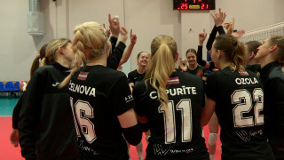 Latvijas sieviešu volejbola čempionāta pusfināla sērijā "RVS/LU" pieveic VK "Jelgava" un iekļūst finālā