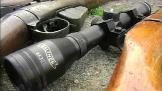Policija Ķengaragā atrod vērienīgu ieroču glabātavu