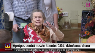 Aprūpes centrā nosvin klientes 104. dzimšanas dienu