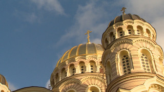 Nakts Lieldienu dievkalpojums no Rīgas Kristus Piedzimšanas katedrāles