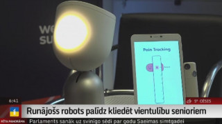 Runājošs robots palīdz kliedēt vientulību senioriem