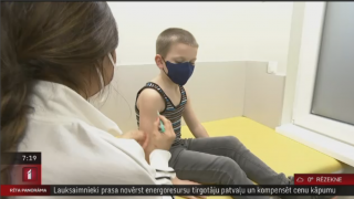 Vācijā sāk mazu bērnu vakcināciju pret Covid-19
