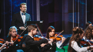 Dalībnieku priekšnesumi: Nauris Brikmanis un Rīgas 6. vidusskolas simfoniskais orķestris