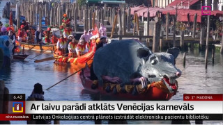 Ar laivu parādi atklāts Venēcijas karnevāls