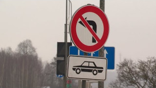 Kāpēc vieglajiem automobiļiem liedz no Tallinas šosejas pagriezties uz Carnikavu?
