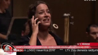 Franču dziedātāja Karena Vūra   monooperā "Cilvēka balss" dziedās Cēsīs