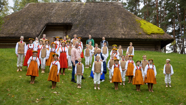 TV PIRMIZRĀDE! "Tā tik ir vasara!" Latviešu skatuviskās tautas dejas kolektīvu koncerts. Latvijas skolu jaunatnes dziesmu un deju norises