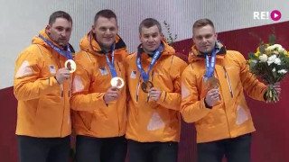 Soču ziemas olimpiskos spēļu zelta medaļu pasniegšana Latvijas četriniekam