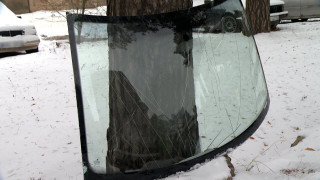 Vai automašīnas vējstiklu drīkst izmest parastajā atkritumu konteinerā?
