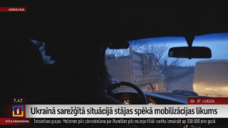 Ukrainā sarežģītā situācijā stājas spēkā mobilizācijas likums